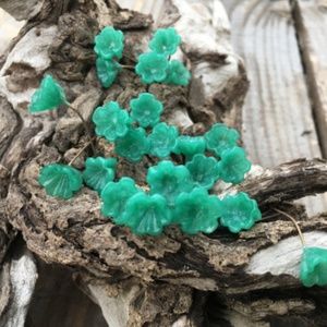 25 Jade Green Glass Flower Headpins-Charms